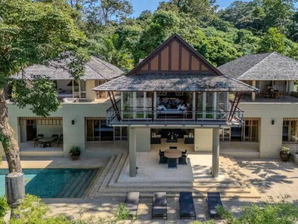 Oceanfront 4+1 Bedroom Pool Villa in Layan for Rent