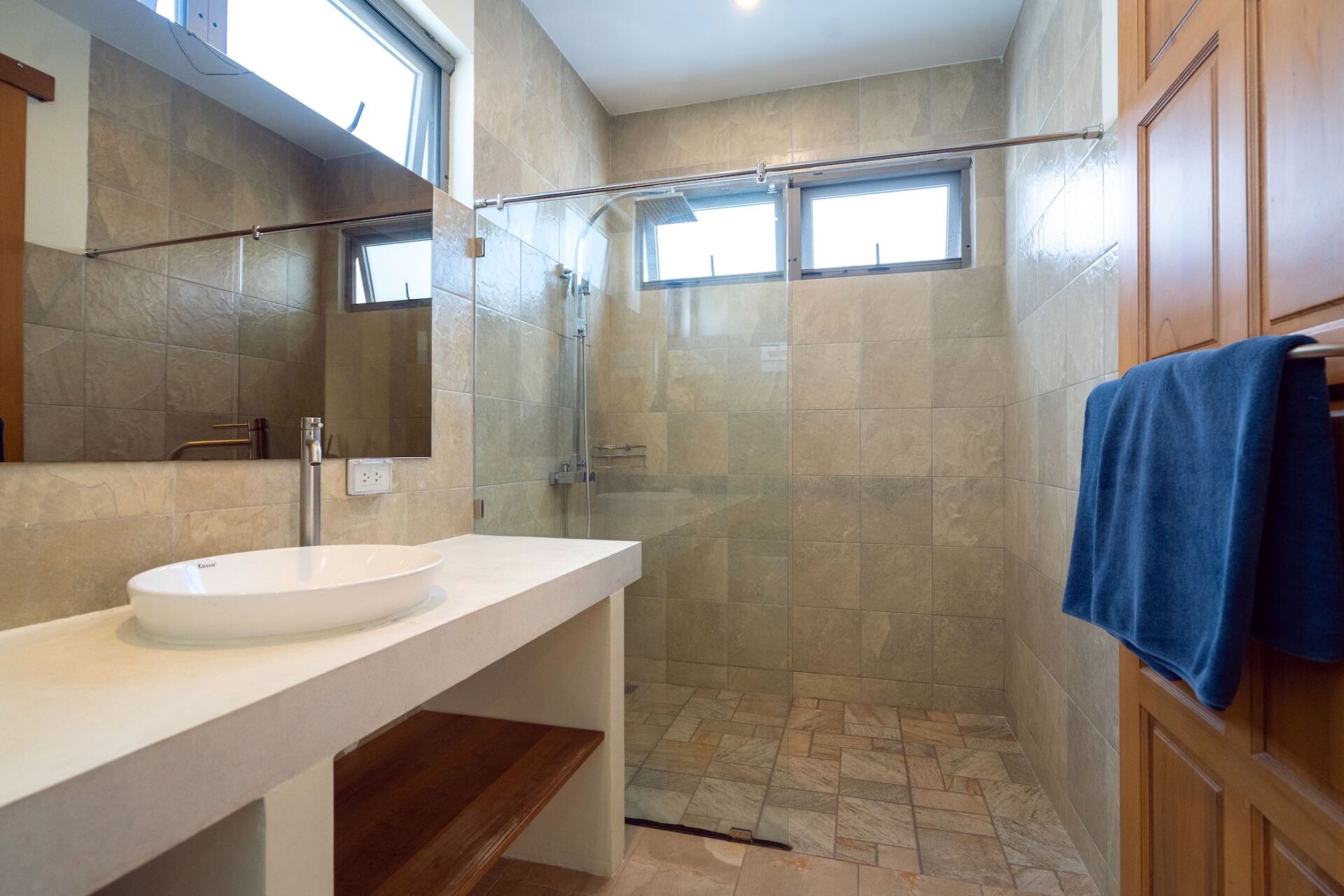 Sequoia-11-Bathroom 1-02