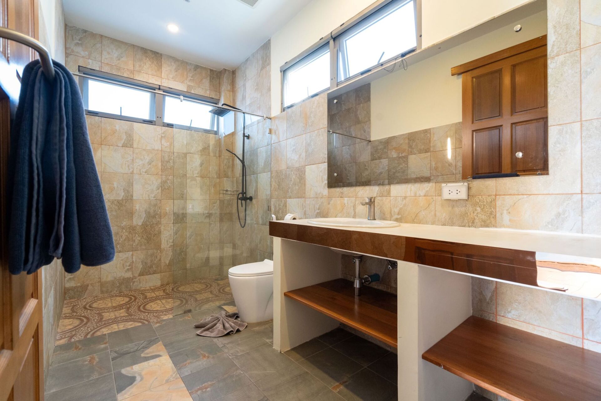 Sequoia-21-Bathroom 2-01