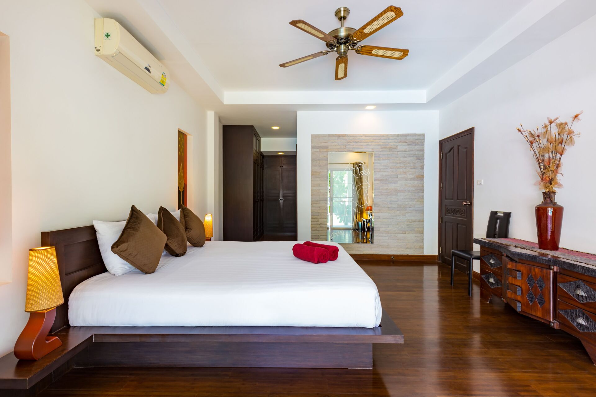 Villa Barnabé-5-Bedroom 1-03