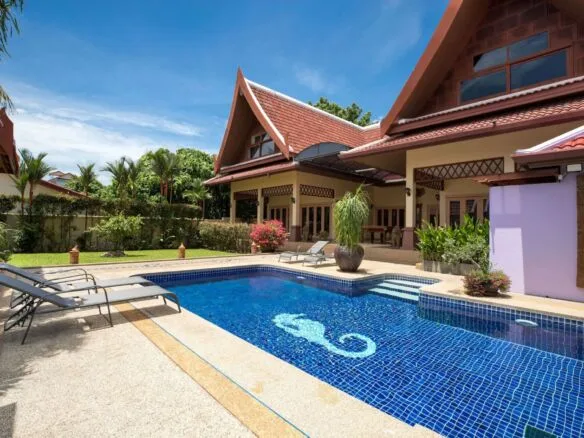 Spacious 4.5-Bedroom Villa with Pool, Garden & Dual Living Areas in Rawai