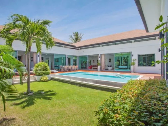 Stylish 4-Bedroom Pool Villa with Independent Guest Pavilion – Prime Rawai Location