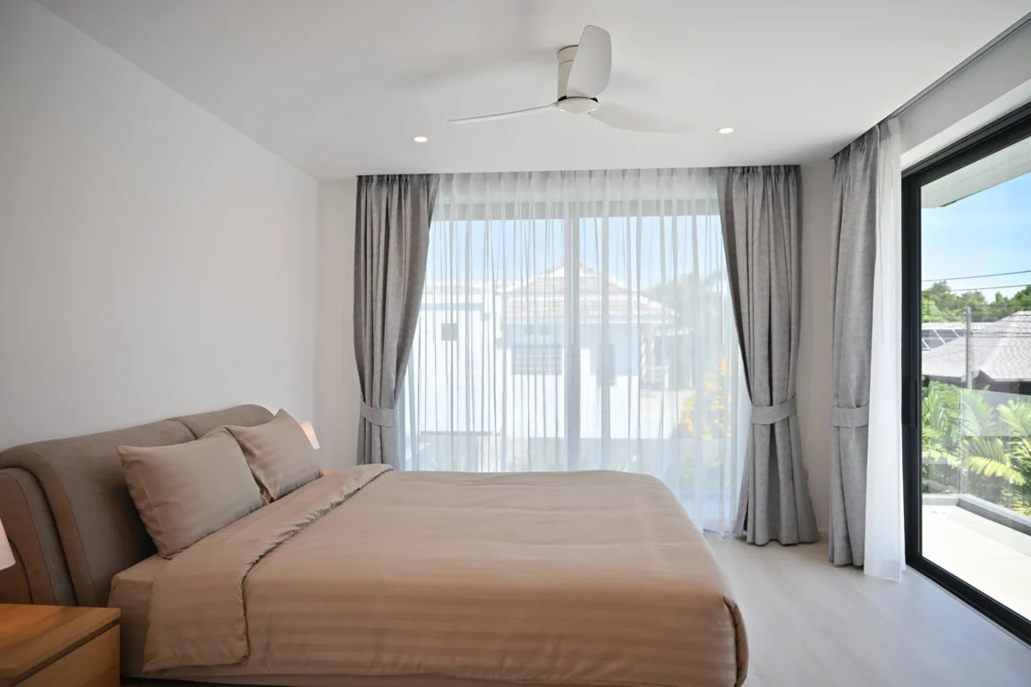 H-Bed3-2 (FILEminimizer) Contemporary 4-Bedroom Pool Villa for Long-Term Rent in Cherngtalay
