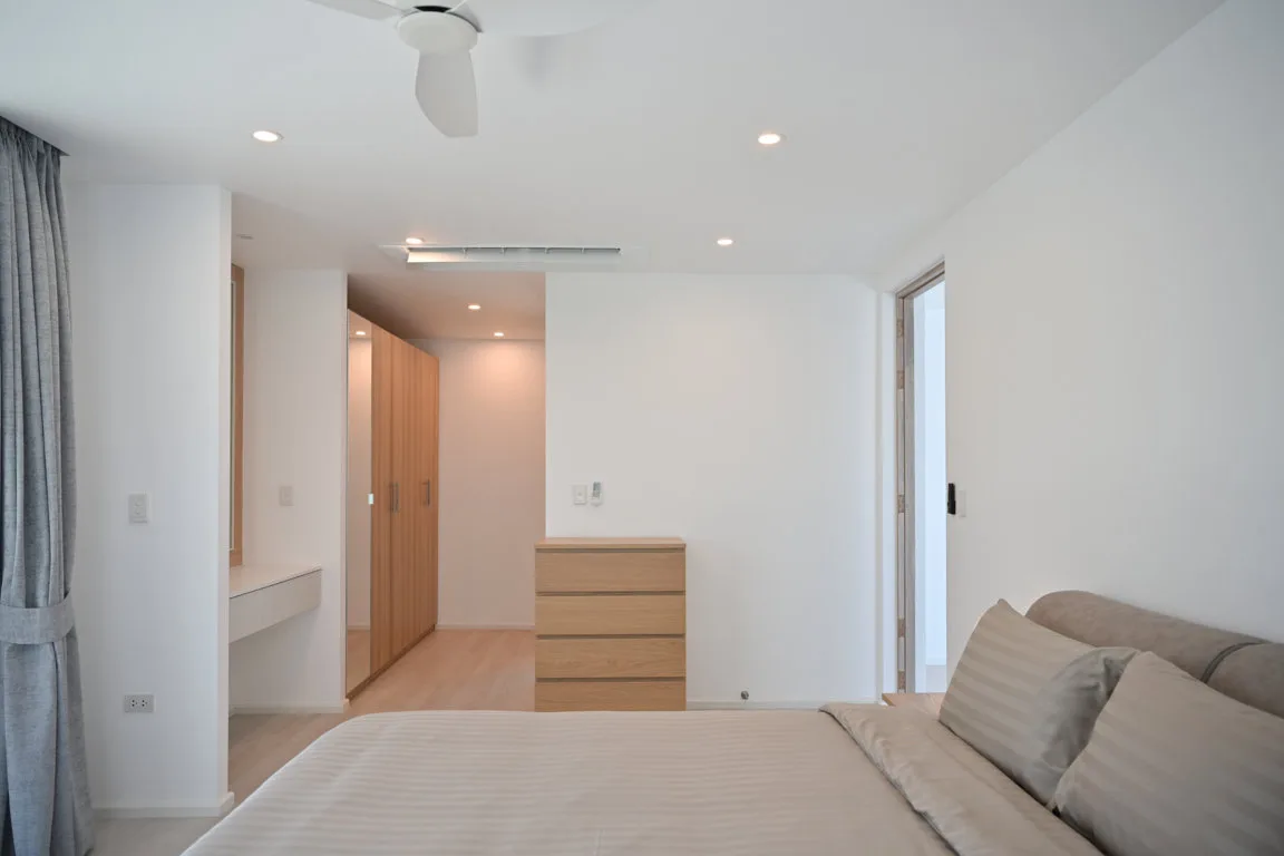 H-Bed3-4 (FILEminimizer) Contemporary 4-Bedroom Pool Villa for Long-Term Rent in Cherngtalay
