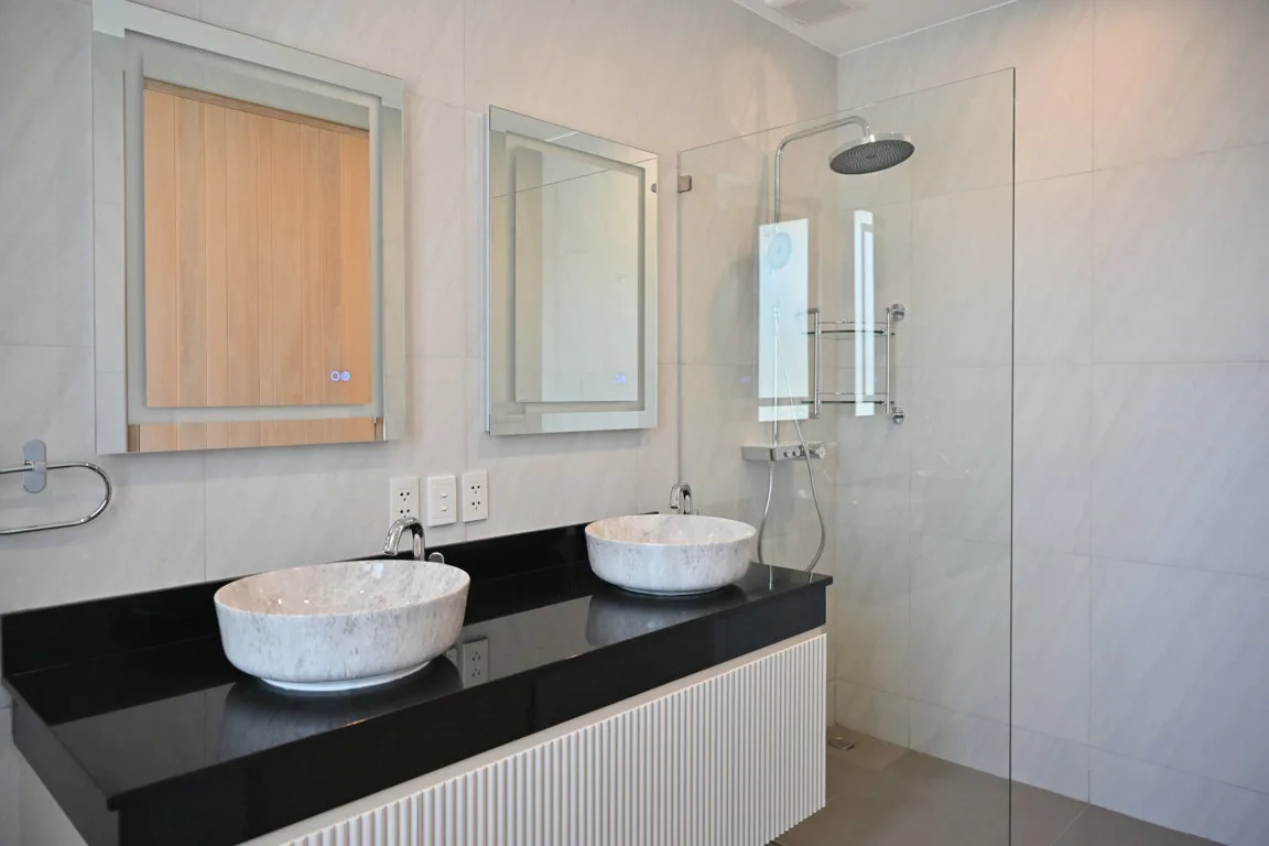 H-Bed3-8 (FILEminimizer) Contemporary 4-Bedroom Pool Villa for Long-Term Rent in Cherngtalay