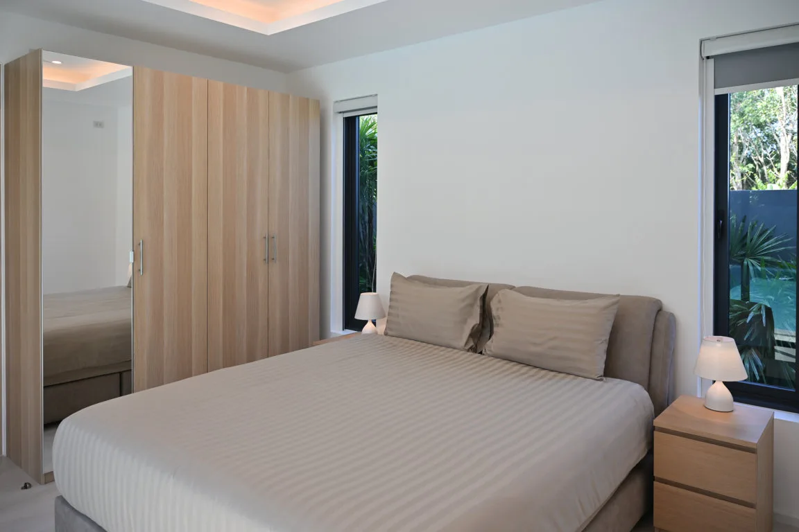 I-Bed4-5 (FILEminimizer) Contemporary 4-Bedroom Pool Villa for Long-Term Rent in Cherngtalay