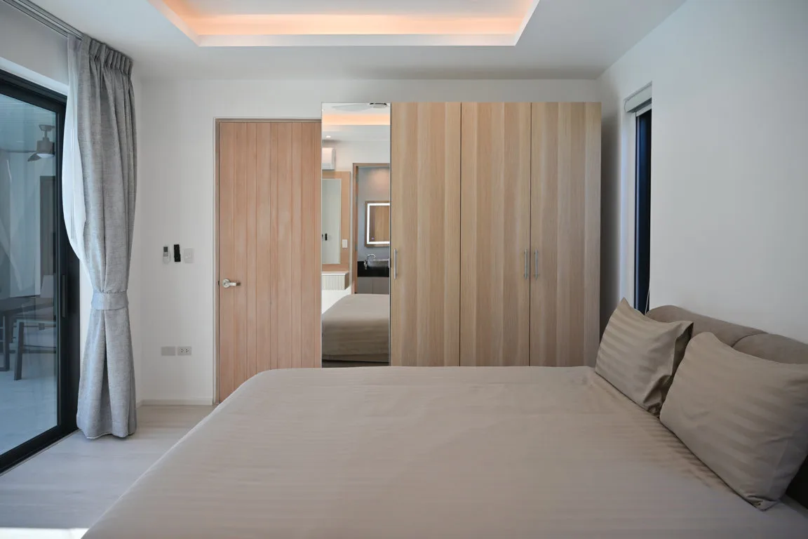 I-Bed4-6 (FILEminimizer) Contemporary 4-Bedroom Pool Villa for Long-Term Rent in Cherngtalay