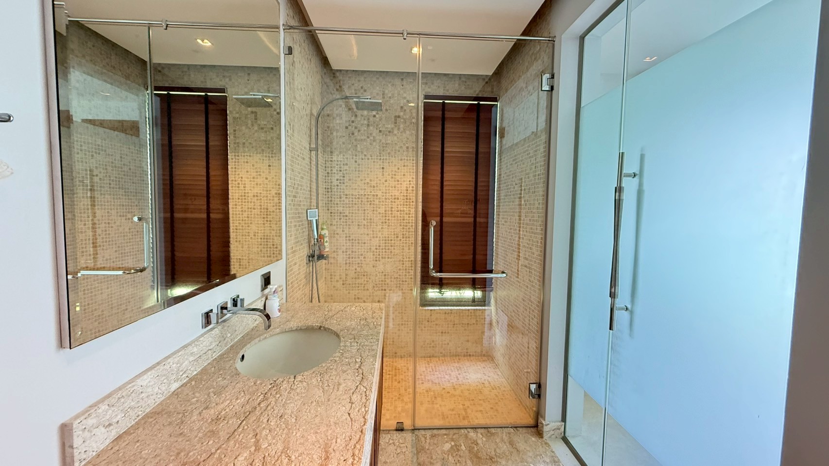 LINE_ALBUM_9568_250509_30