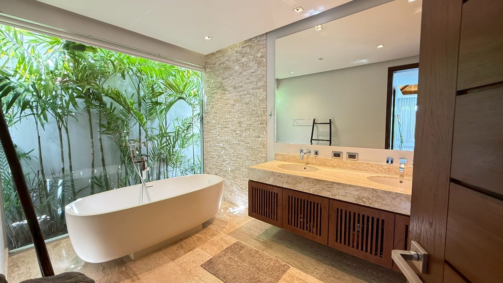 LINE_ALBUM_9568_250509_9