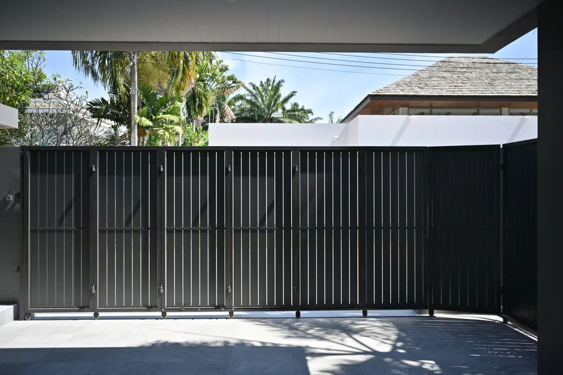 P-Garage-3 (FILEminimizer) Contemporary 4-Bedroom Pool Villa for Long-Term Rent in Cherngtalay