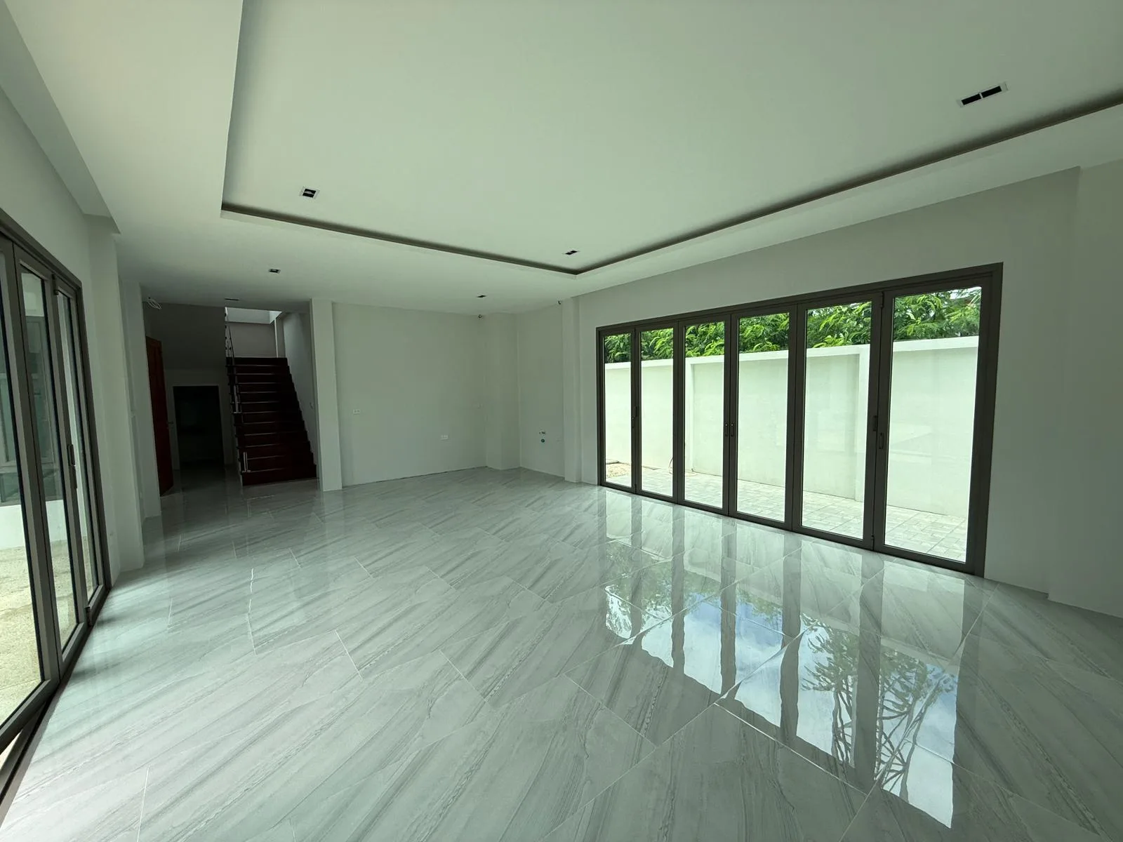 PHOTO-2025-05-14-13-46-26 3 Spacious 5-Bedroom Pool Villa for Sale – Koh Kaew, Phuket