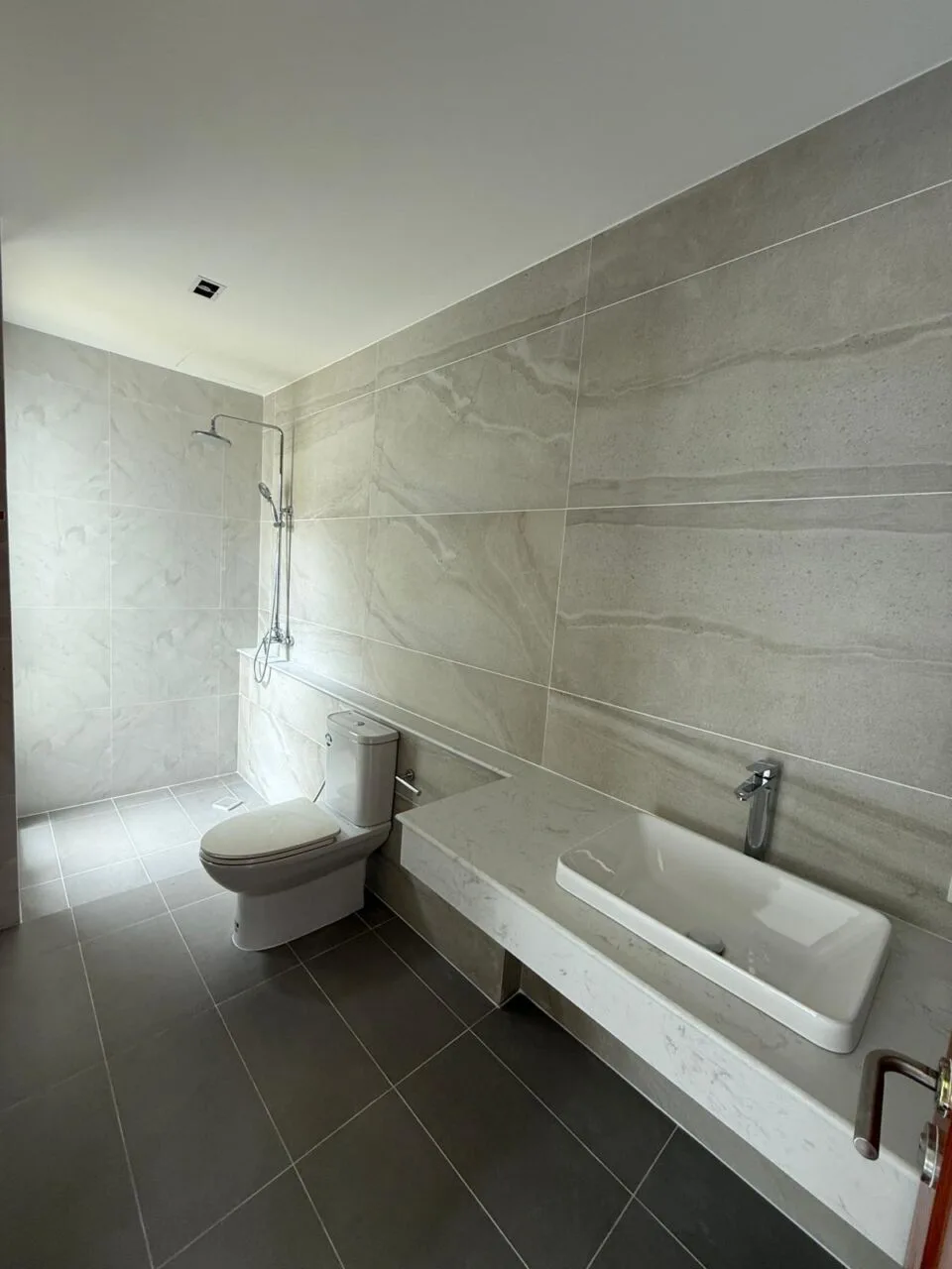 PHOTO-2025-05-14-13-46-27 Spacious 5-Bedroom Pool Villa for Sale – Koh Kaew, Phuket