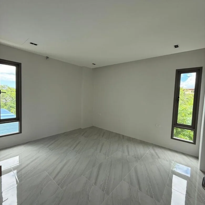 Spacious 5-Bedroom Pool Villa for Sale – Koh Kaew, Phuket