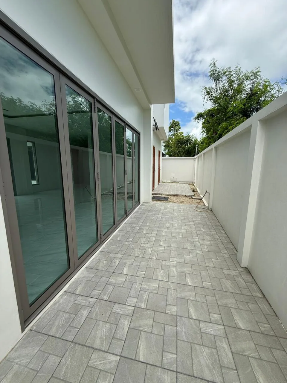 PHOTO-2025-05-14-13-46-34 2 Spacious 5-Bedroom Pool Villa for Sale – Koh Kaew, Phuket