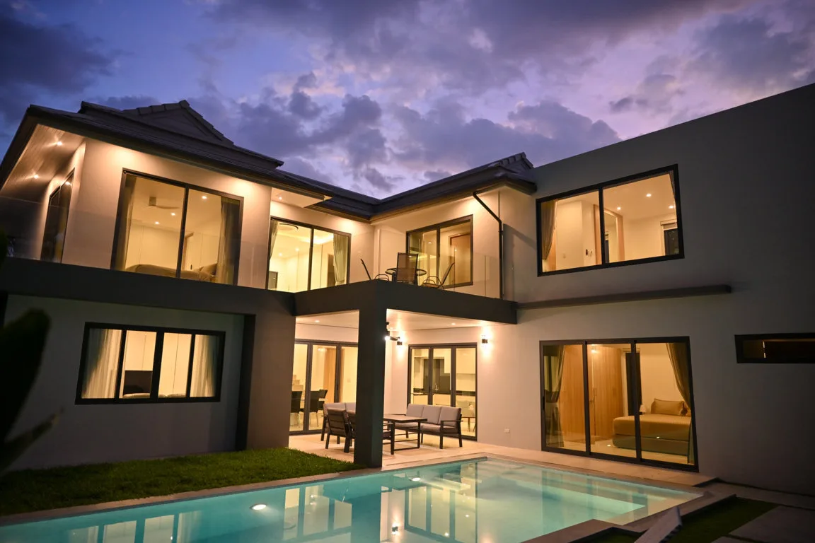 R-Evening-1 (FILEminimizer) Contemporary 4-Bedroom Pool Villa for Long-Term Rent in Cherngtalay