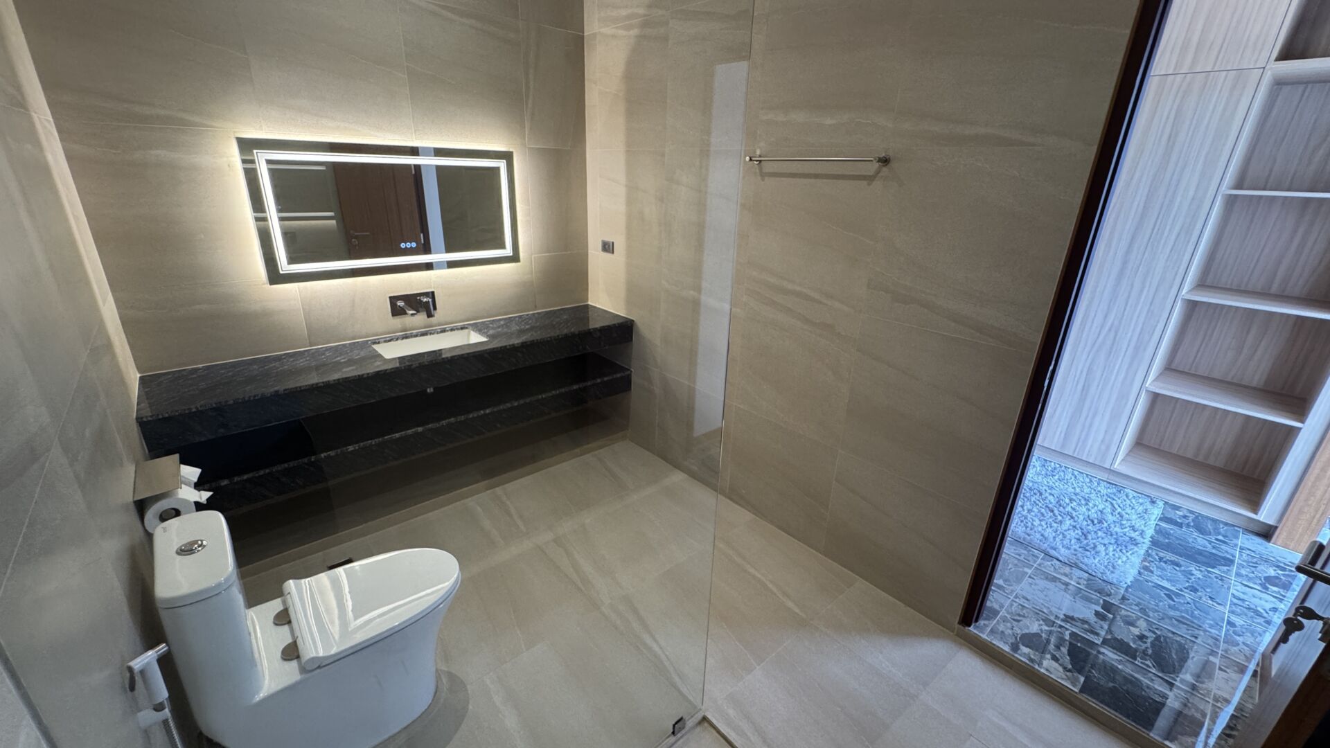 Bathroom 1_5793