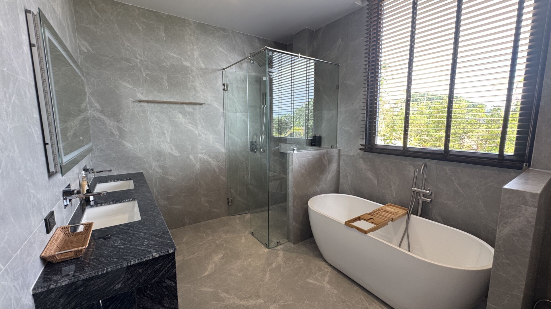 Bathroom 4_5759