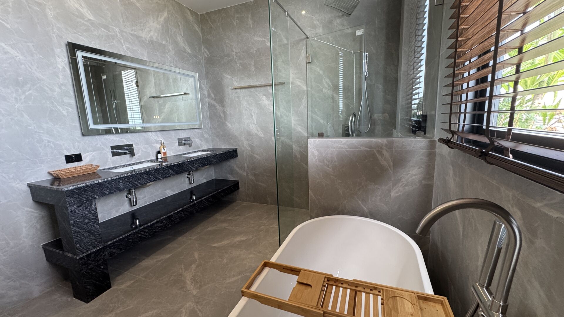 Bathroom 4_5760