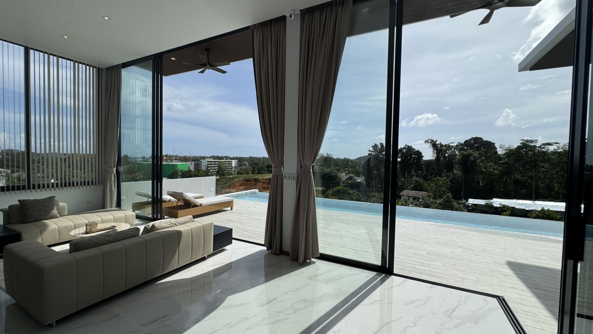 Living Room and Terrace_5818