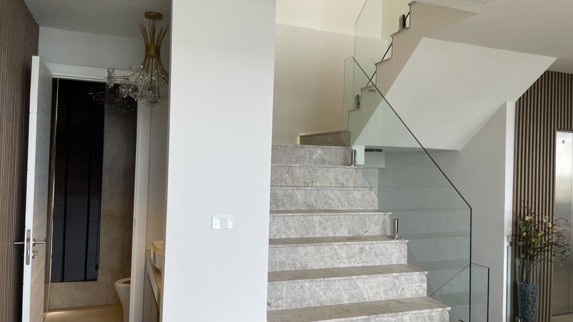 Ocean Hills – Villa A lift and stair IMG_5800