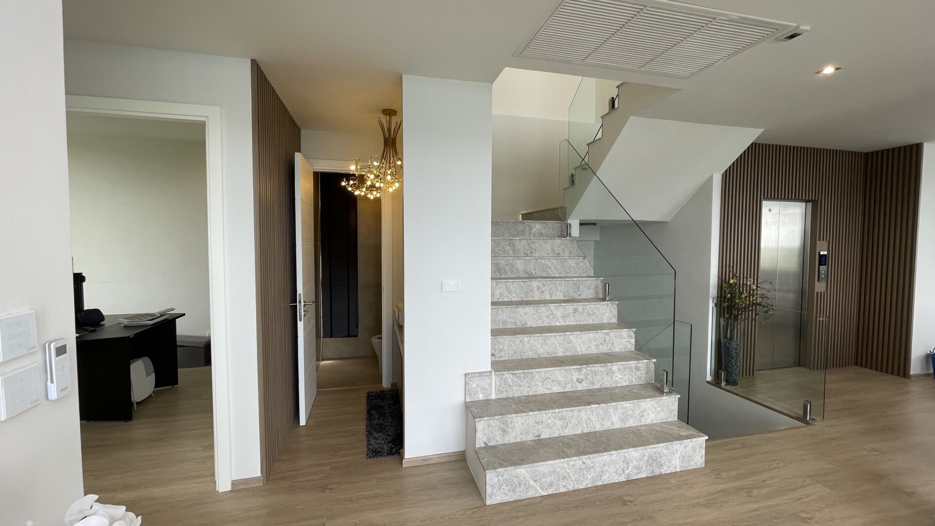 Ocean Hills – Villa A lift and stair IMG_5801