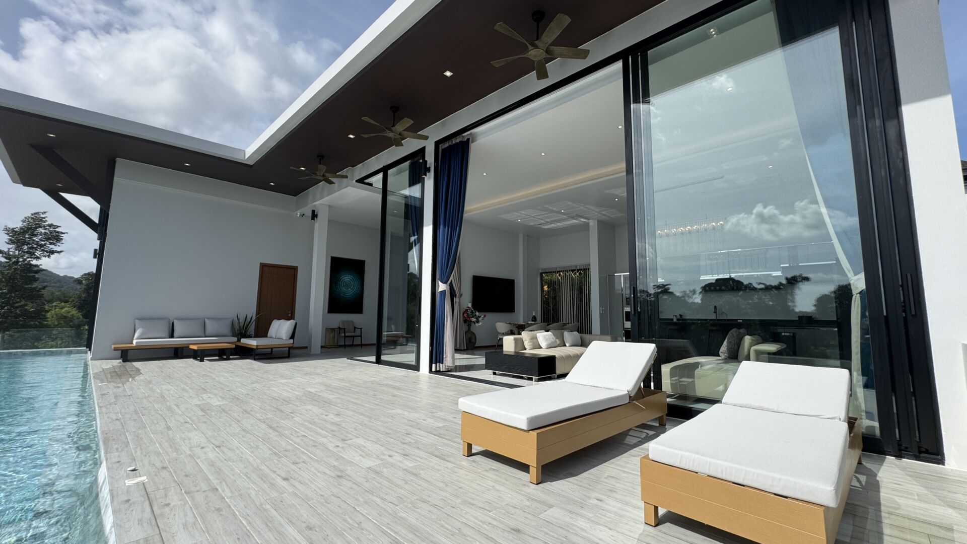 Terrace and Pool_5837