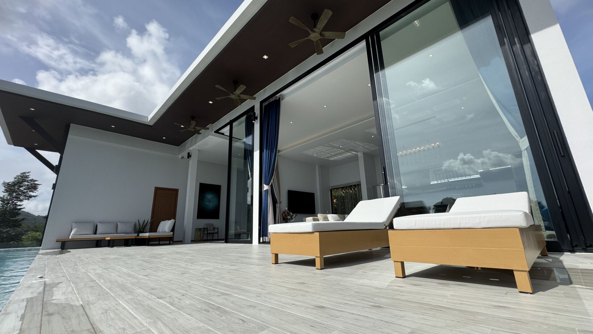Terrace and Pool_5839