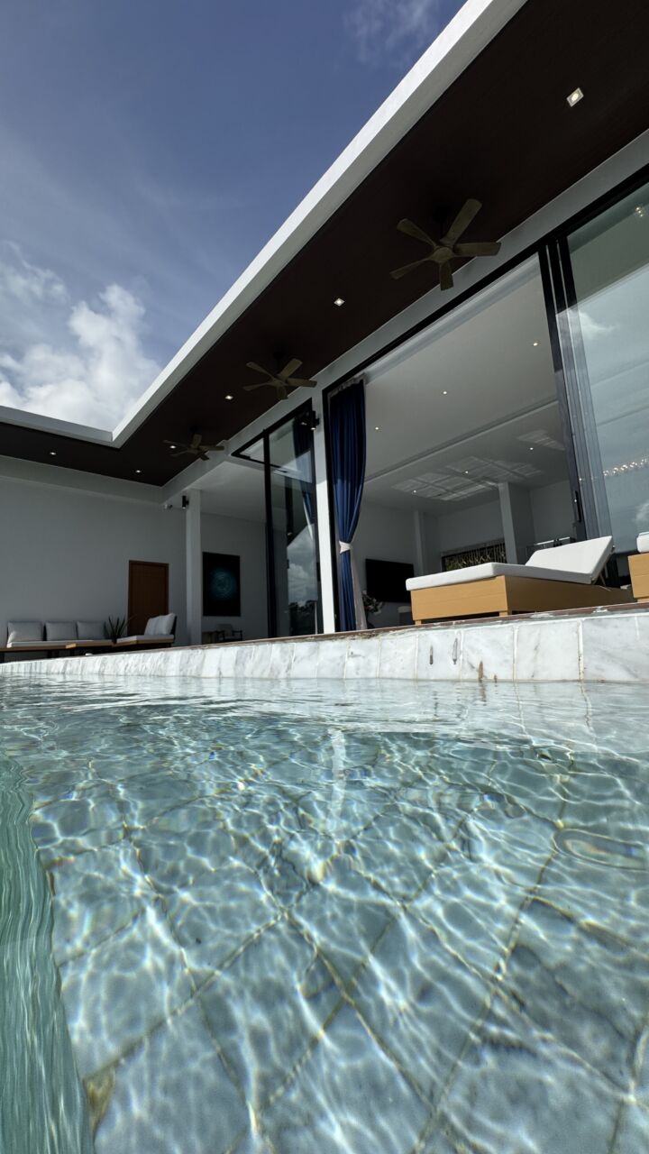Terrace and Pool_5843