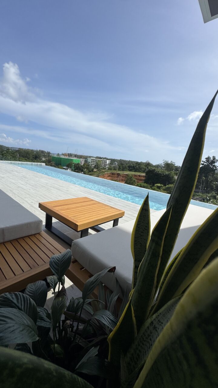 Terrace and Pool_5846