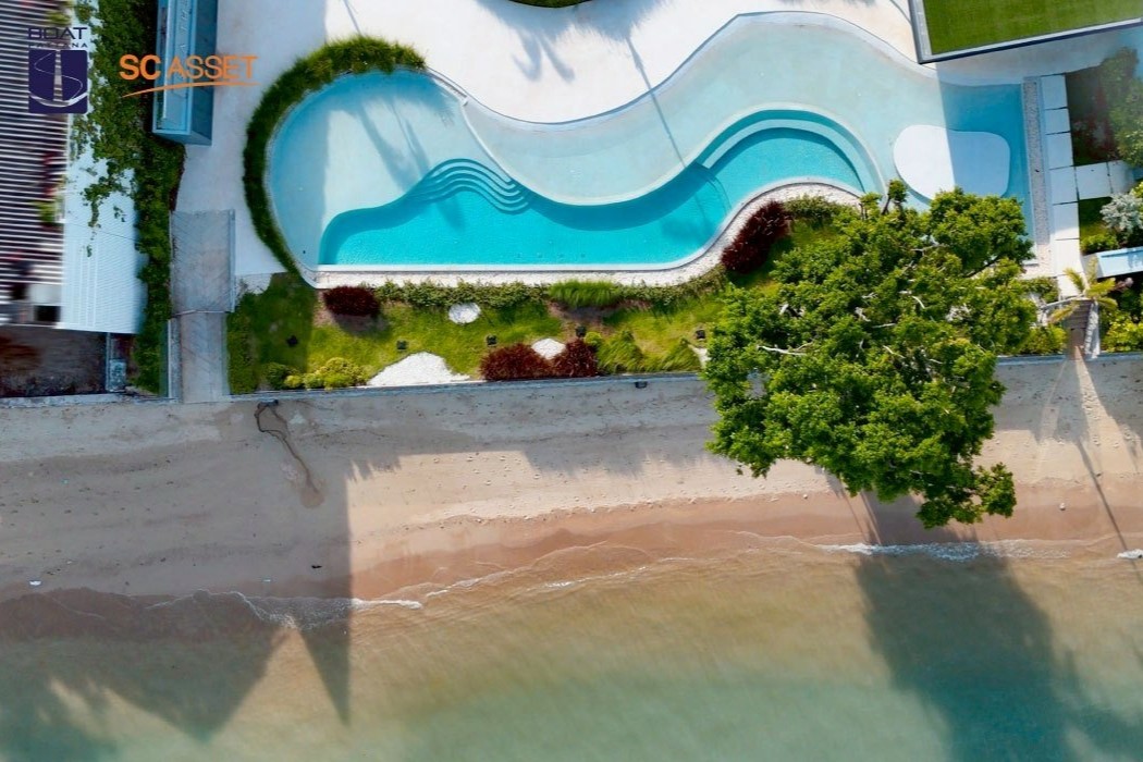 STR 0030. Drone lookdown photo of clubhouse pool and beach. jpg