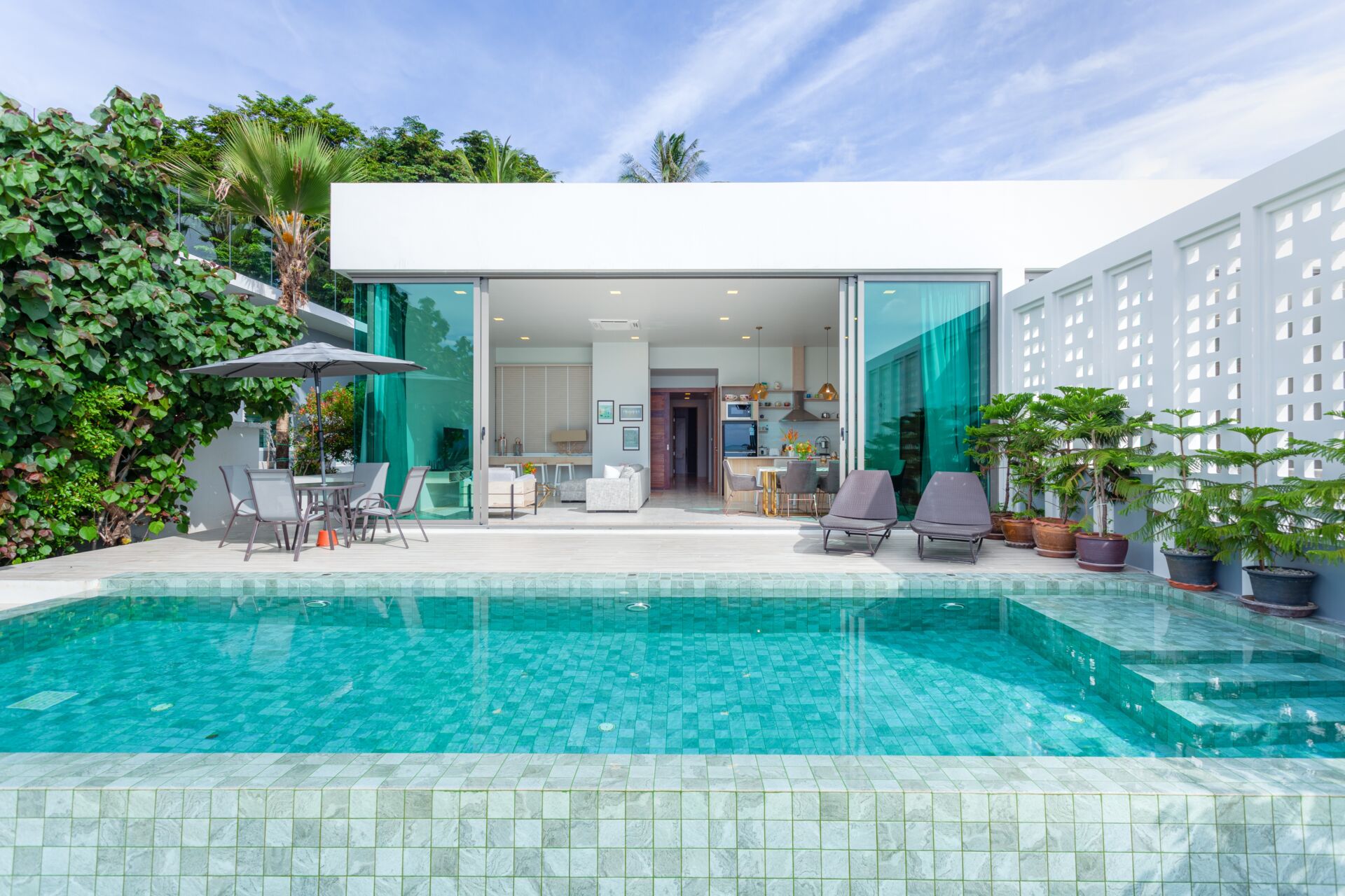 02_3-Bedroom Signature Beachfront Pool Villa 3-Bedroom Signature Beachfront Pool Villa for Rent in Rawai, Phuket