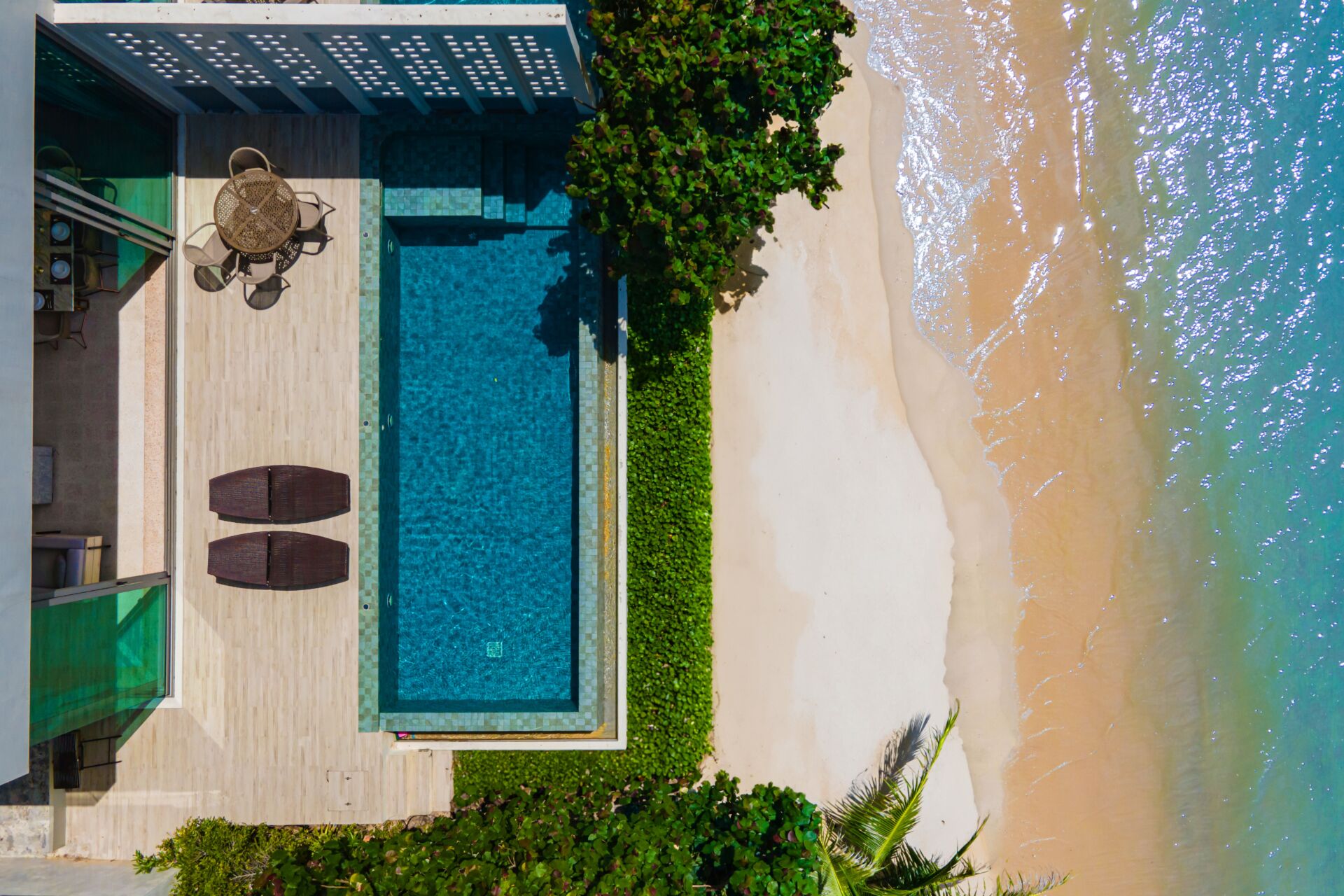 04_3-Bedroom Signature Beachfront Pool Villa 3-Bedroom Signature Beachfront Pool Villa for Rent in Rawai, Phuket