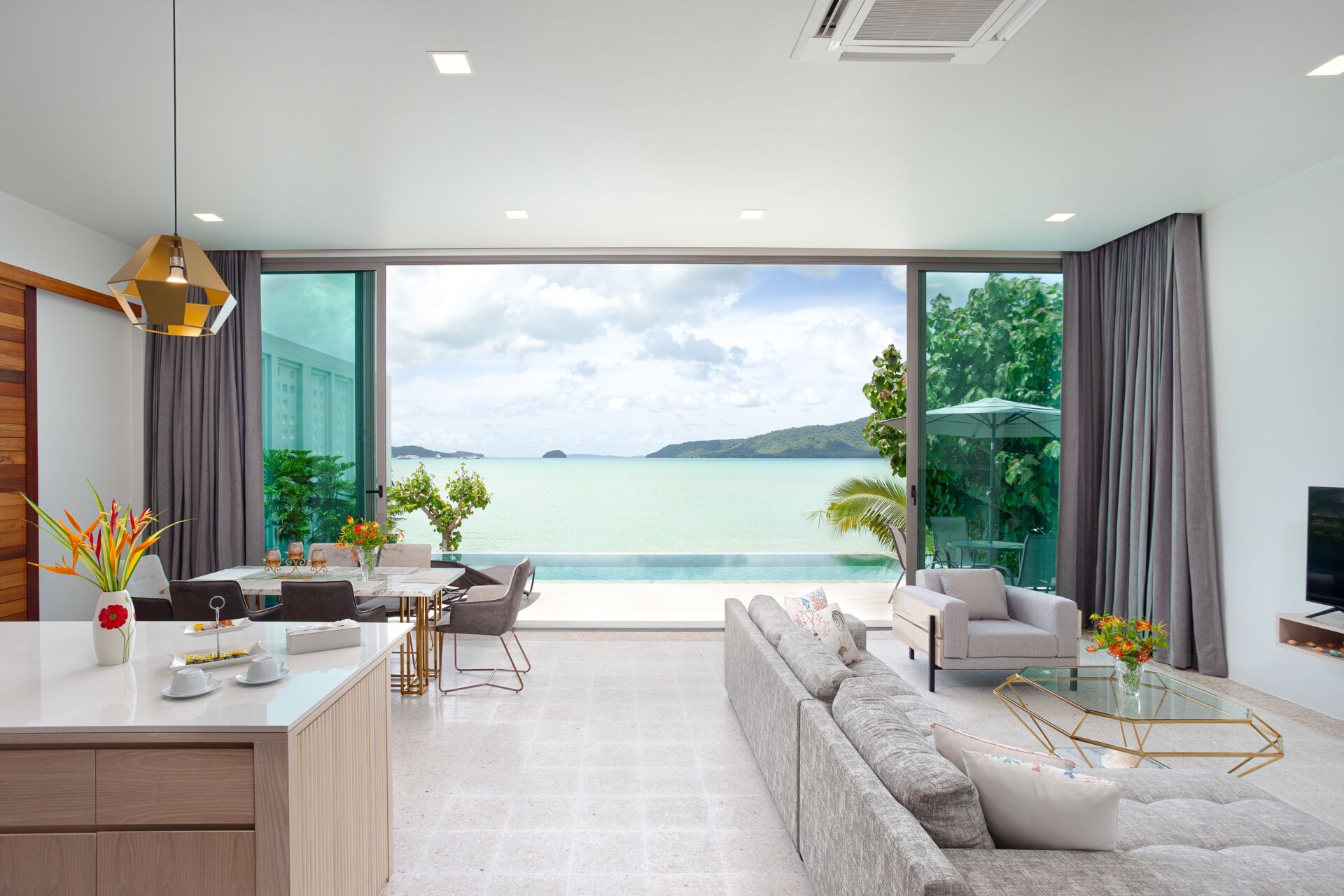 05_3-Bedroom Signature Beachfront Pool Villa 3-Bedroom Signature Beachfront Pool Villa for Rent in Rawai, Phuket