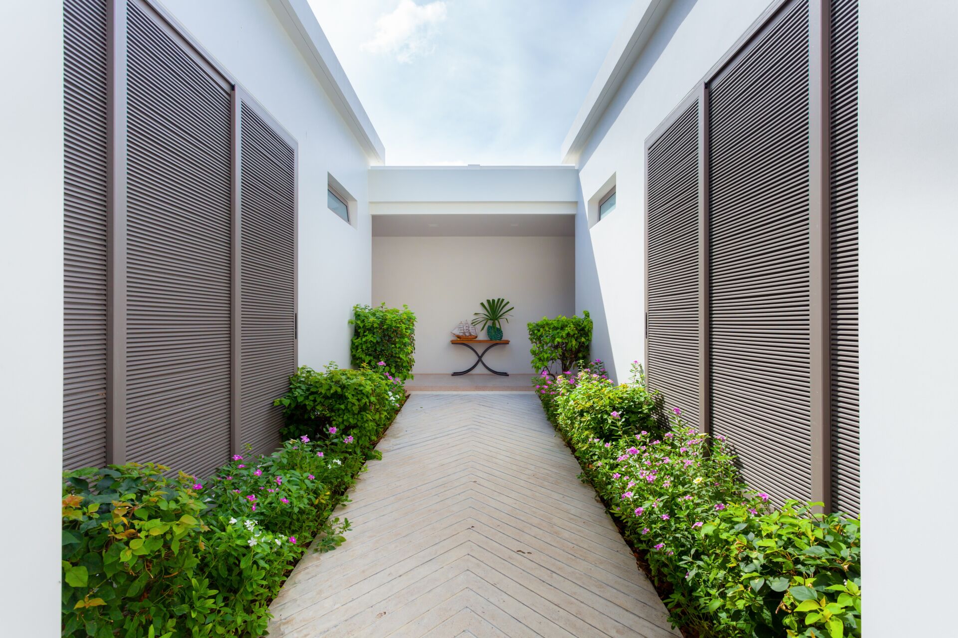 06_3-Bedroom Signature Beachfront Pool Villa 3-Bedroom Signature Beachfront Pool Villa for Rent in Rawai, Phuket