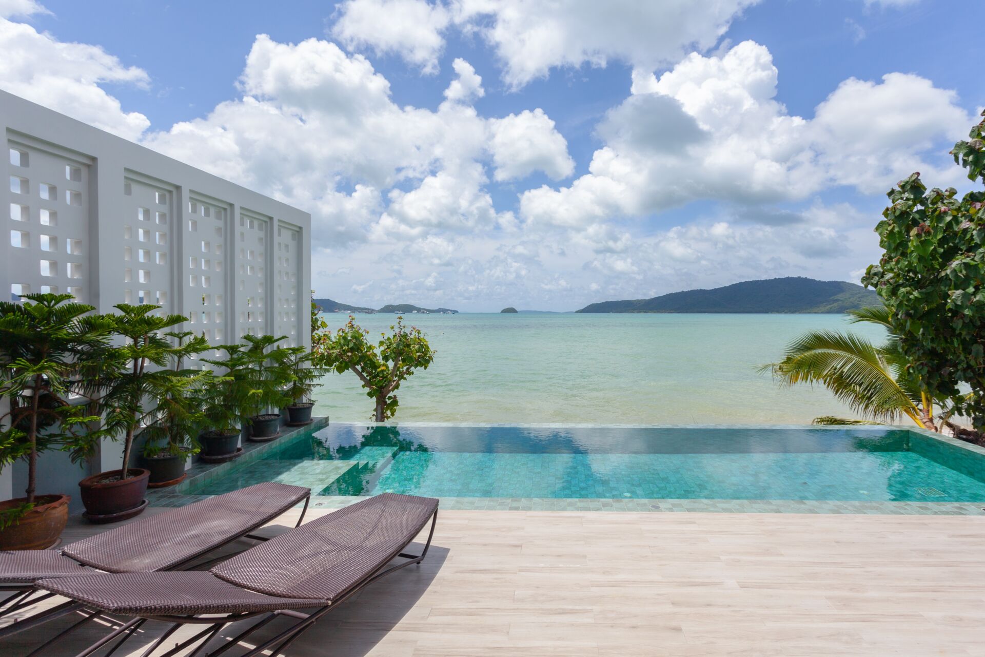 16_3-Bedroom Signature Beachfront Pool Villa 3-Bedroom Signature Beachfront Pool Villa for Rent in Rawai, Phuket