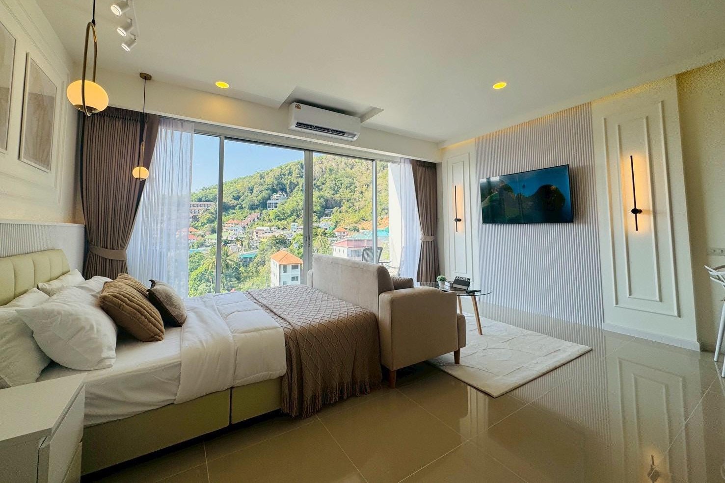 S__78446640_0 Chic Condo for Sale in Karon, Phuket – Fully Renovated Foreign-Friendly Investment Opportunity