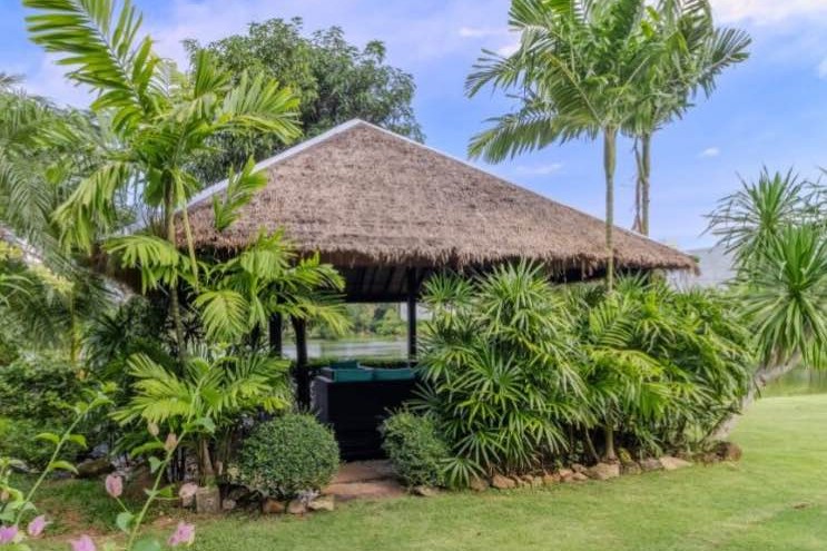 Baan Bua Nai Harn – Luxury 6-Bedroom Lakeside Villa Near Nai Harn Beach