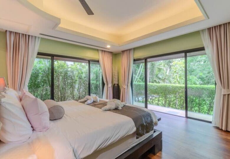 Baan Bua Nai Harn – Luxury 6-Bedroom Lakeside Villa Near Nai Harn Beach