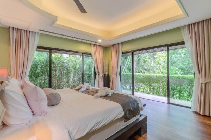 Baan Bua Nai Harn – Luxury 6-Bedroom Lakeside Villa Near Nai Harn Beach