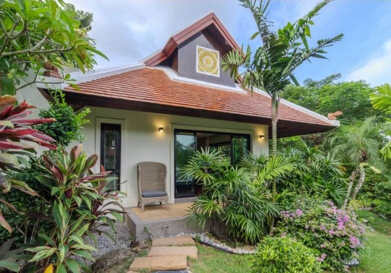 Baan Bua Nai Harn – Luxury 6-Bedroom Lakeside Villa Near Nai Harn Beach