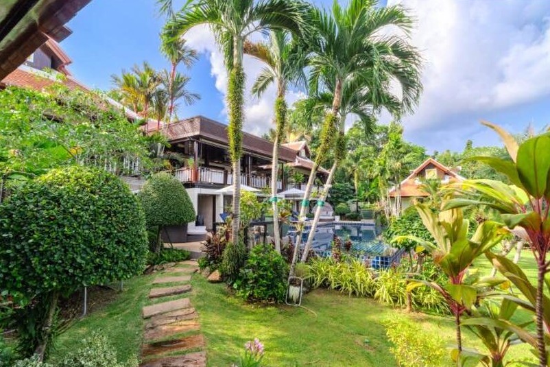 Baan Bua Nai Harn – Luxury 6-Bedroom Lakeside Villa Near Nai Harn Beach