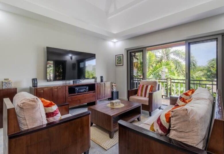 Baan Bua Nai Harn – Luxury 6-Bedroom Lakeside Villa Near Nai Harn Beach