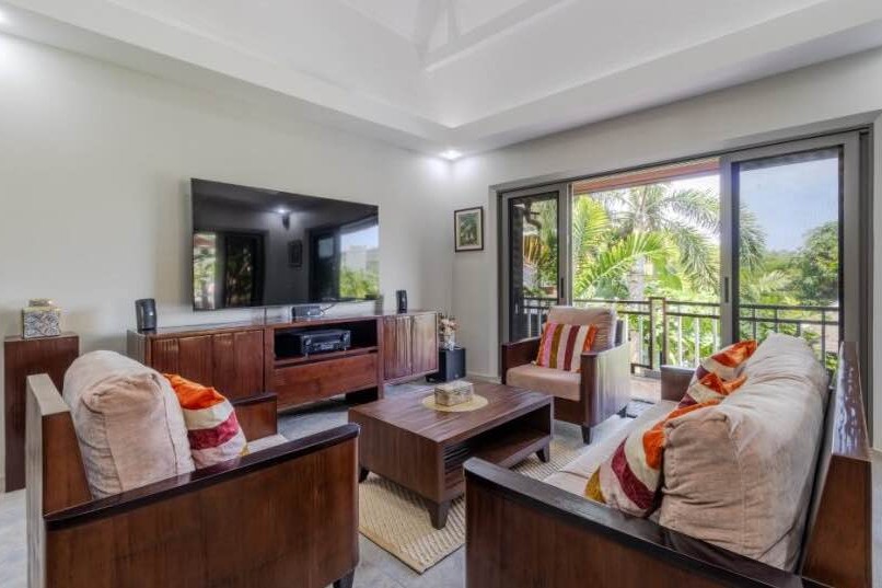 Baan Bua Nai Harn – Luxury 6-Bedroom Lakeside Villa Near Nai Harn Beach