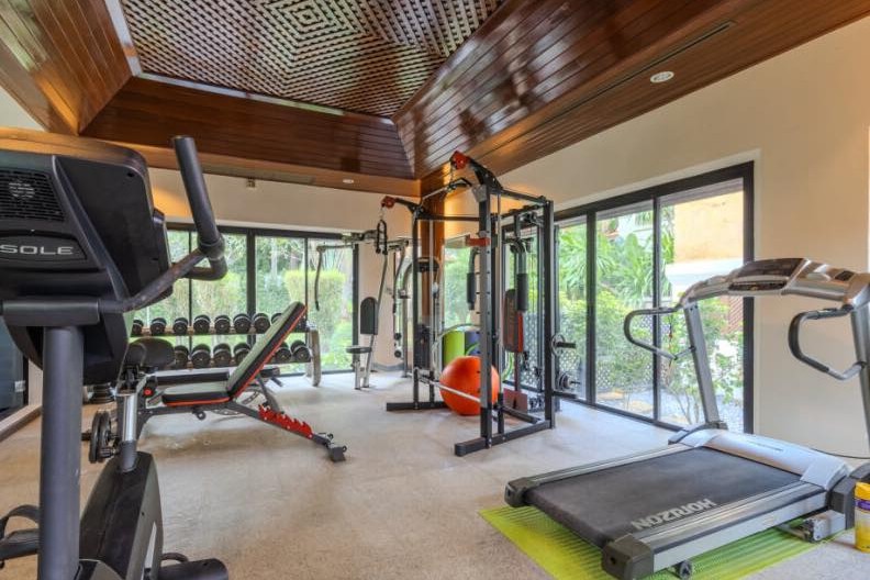 Baan Bua Nai Harn – Luxury 6-Bedroom Lakeside Villa Near Nai Harn Beach