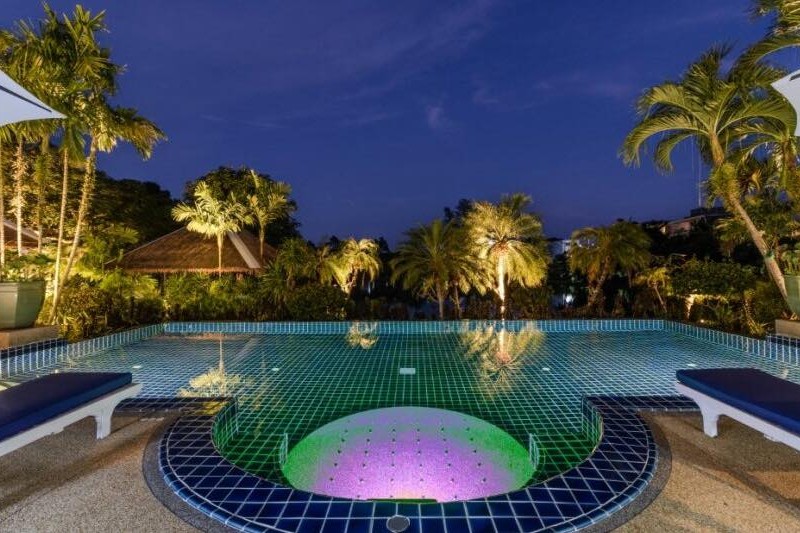Baan Bua Nai Harn – Luxury 6-Bedroom Lakeside Villa Near Nai Harn Beach