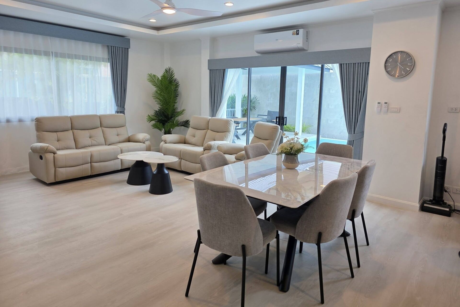 Newly Renovated 4-Bedroom Pool Villa for Rent in Permsap Villa, Phuket