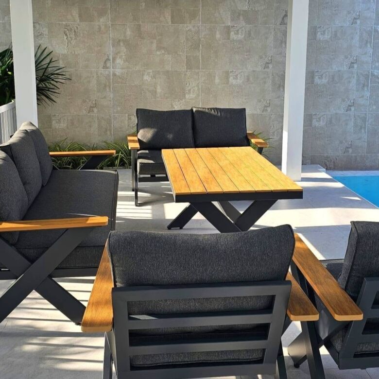 Newly Renovated 4-Bedroom Pool Villa for Rent in Permsap Villa, Phuket