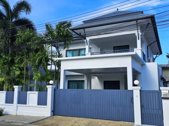 Newly Renovated 4-Bedroom Pool Villa for Rent in Permsap Villa, Phuket