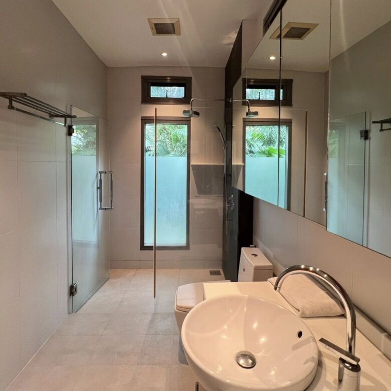 Spacious 4-Bedroom Pool Villa for Sale in Kok Tanod, Cherngtalay, Phuket
