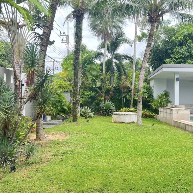 Spacious 4-Bedroom Pool Villa for Sale in Kok Tanod, Cherngtalay, Phuket